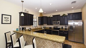 House, 6 Bedrooms | Private kitchen - Champions Gate 1452 A (Davenport)