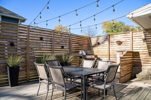 Outdoor dining - Villa Del Lago - Lakehouse on Lake Pepin (Pepin)