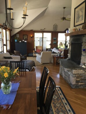 TV, fireplace, DVD player, books