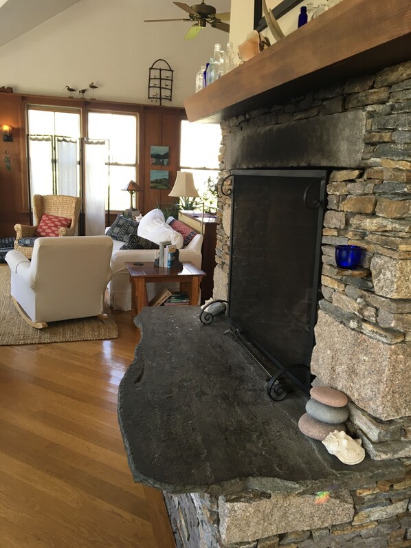 TV, fireplace, DVD player, books