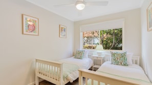 2 bedrooms, iron/ironing board, internet