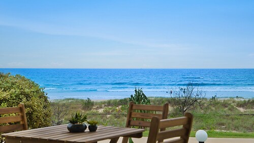 Tahnee Court Unit 3- Absolute beachfront apartment on Bilinga Beach with Wi-Fi Included.