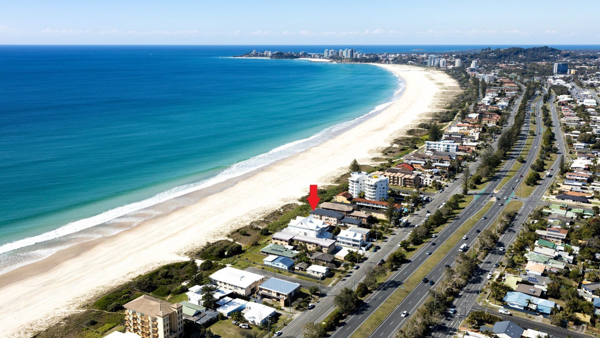 Tahnee Court Unit 3- Absolute beachfront apartment on Bilinga Beach with Wi-Fi Included. — image 12