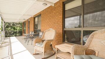 منزل مريح - ٤ غرف نوم - بحمامين | شرفة/رواق