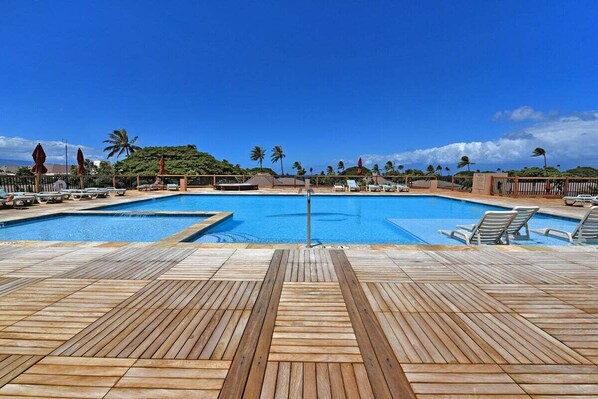 Piscina a l'aire lliure i piscina climatitzada