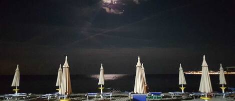 Solsenger og strandhåndklær