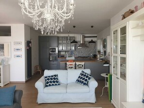 Una televisión, libros