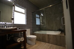 Master Suite King | Bathroom | Free toiletries, hair dryer, towels, soap - Hotel Diana (Puebla)