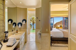 6 habitaciones, tabla de planchar con plancha, cuna de viaje y wifi 