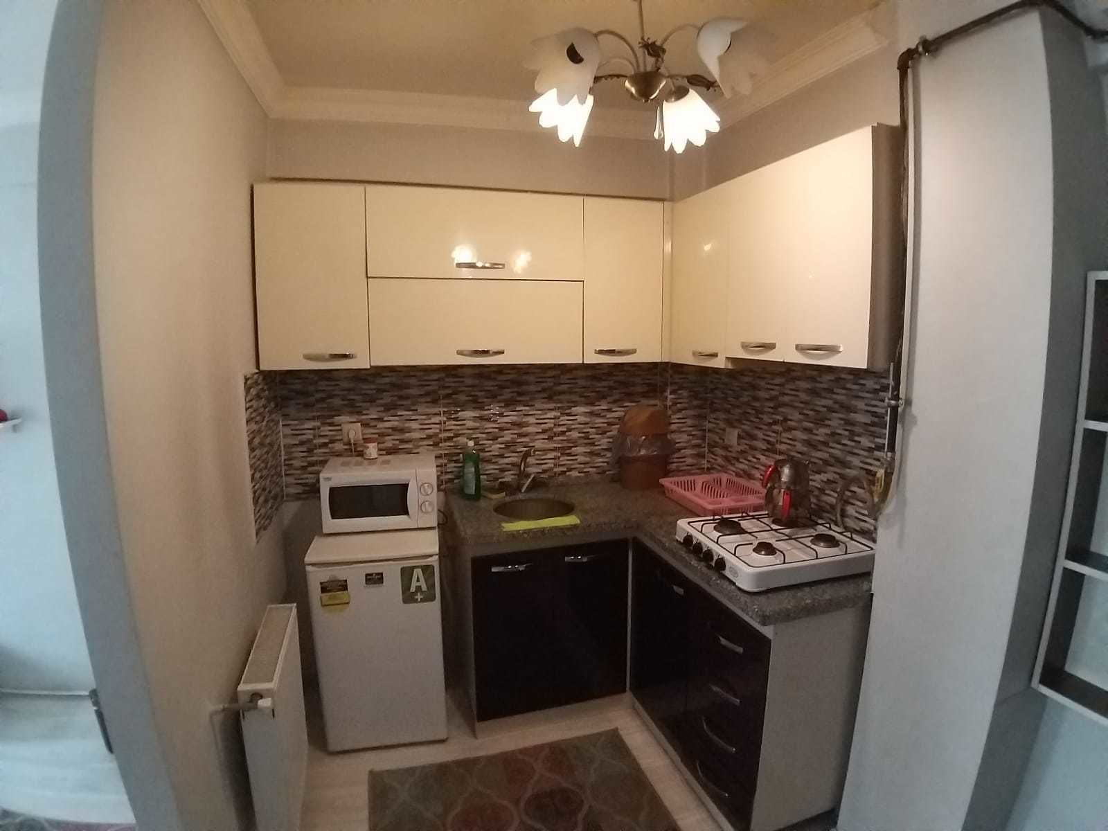 Luxe suite, 1 slaapkamer, roken, uitzicht op stad | Privékeuken | Een koelkast, een kookplaat, een waterkoker, kookgerei, borden en bestek