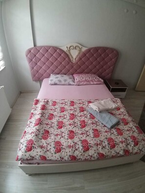 Rollaway beds, free WiFi