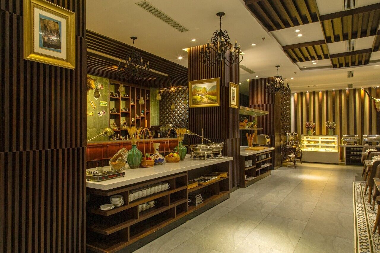 breakfast, lunch, dinner served; local and international cuisine