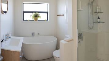 House, 2 Bedrooms (1 Queen, 1 Tri-bunk) | Bathroom | Separate bathtub and shower, hair dryer, towels