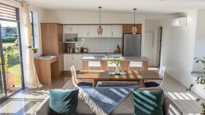 House, 2 Bedrooms (1 Queen, 1 Tri-bunk) | Living area | Smart TV, Netflix - Cloud 9 on Tuscan (Martinborough)