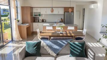 House, 2 Bedrooms (1 Queen, 1 Tri-bunk) | Living area | Smart TV, Netflix
