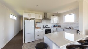 House, 3 Bedrooms | Private kitchen - 16 Burgundy (Martinborough)