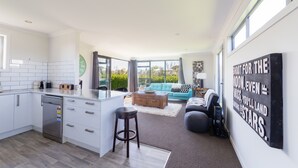 House, 3 Bedrooms | Private kitchen - 16 Burgundy (Martinborough)