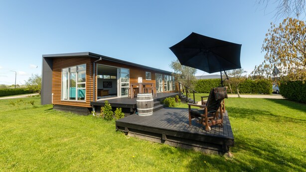 House, 3 Bedrooms | Terrace/patio - 16 Burgundy (Martinborough)