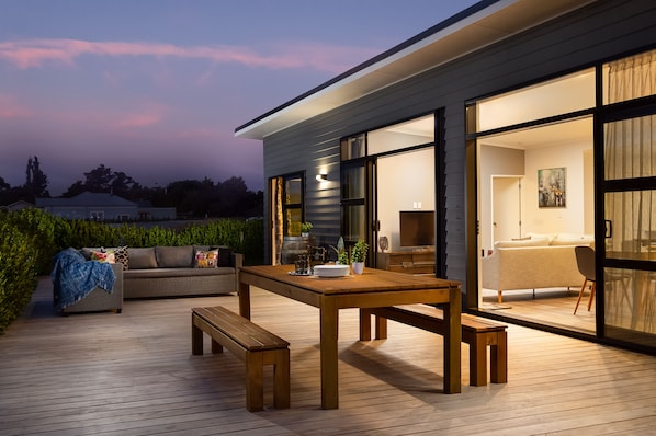 Terrace/patio - Bacchus on Burgundy (Martinborough)