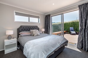 House, 3 Bedrooms | 3 bedrooms, iron/ironing board, rollaway beds, free WiFi - 27 Tuscan (Martinborough)