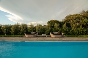 Seasonal outdoor pool - 27 Tuscan (Martinborough)