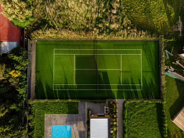 Tenniskenttä