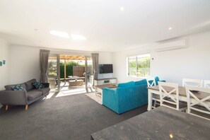 House, 3 Bedrooms | Living area | Flat-screen TV - Casa Toscana (Martinborough)
