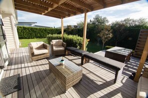 House, 3 Bedrooms | Terrace/patio - Casa Toscana (Martinborough)