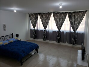 City Room, 1 Double Bed, City View | Blackout curtains, iron/ironing board, free WiFi, bed sheets - Hostal Cervatos (Mexico City)