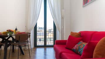 Fernseher, Videospiele, DVD-Player, BĂŒcher