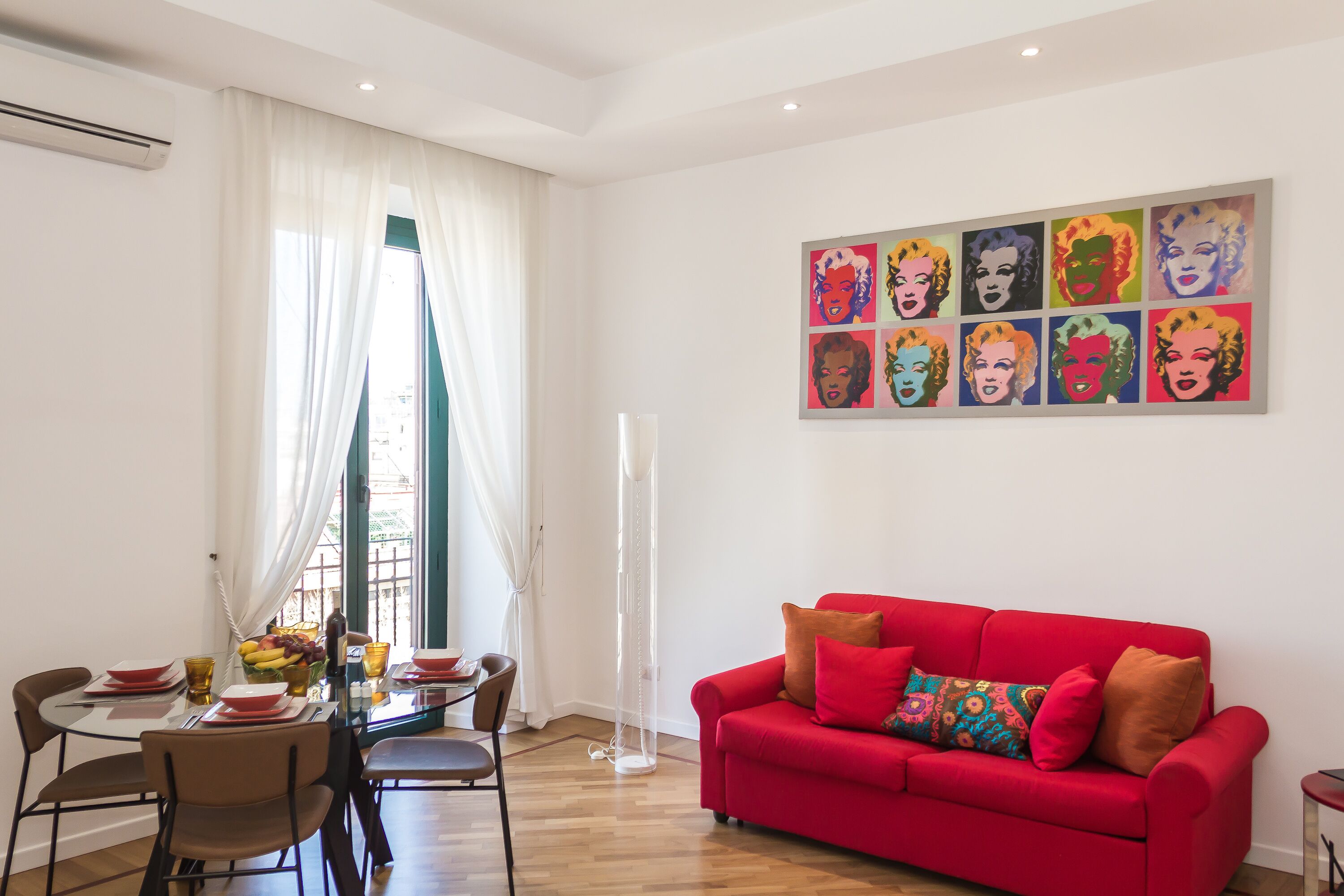 Télévision, jeux vidéo, lecteur de DVD, livres