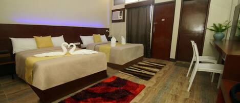 Quarto família | Escrivaninha, ferros/tábuas de passar roupa, Wi-Fi de cortesia