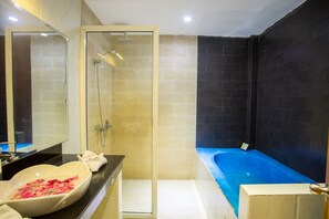 Bathroom shower - RATA  Boutique (Siem Reap)