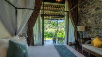 Quarto luxo (Countryside) | Frigobar, cofres nos quartos, escrivaninha, Wi-Fi de cortesia