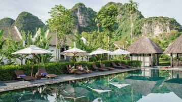 Outdoor pool, pool loungers