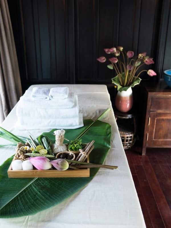 Liệu pháp ấn huyệt đạo, 2 phòng trị liệu, dịch vụ massage