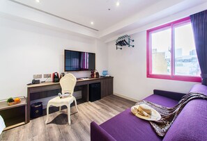 Family Quadruple Room | Premium bedding, down duvets, in-room safe, individually decorated - Norway Forest Travel hotel 1 Taichung (Taichung)