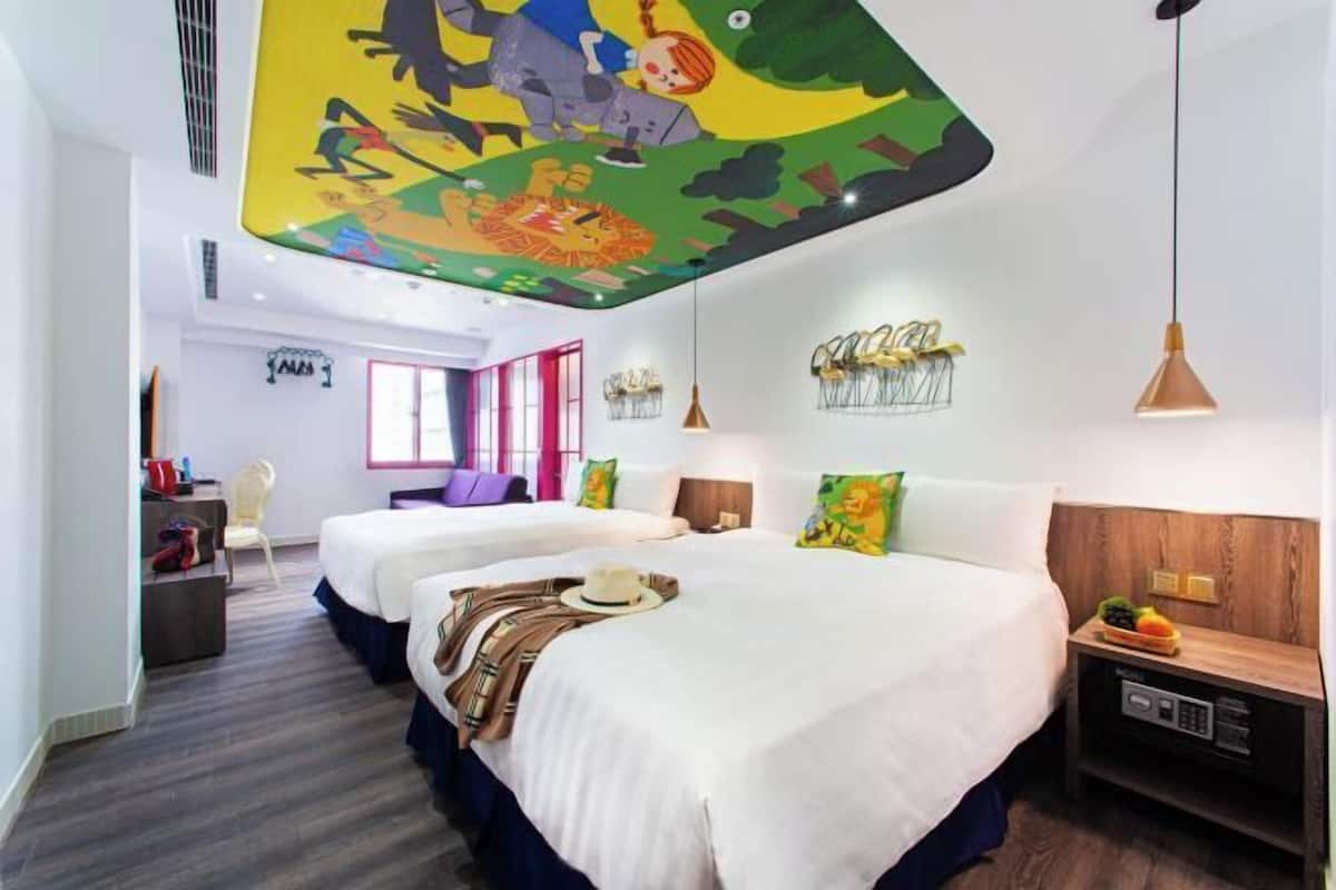 Premium bedding, down comforters, in-room safe, individually decorated