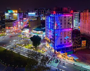 住宿正面 (夜晚)