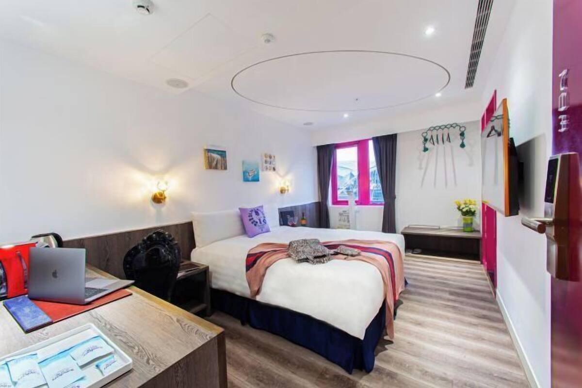 Premium bedding, down comforters, in-room safe, individually decorated