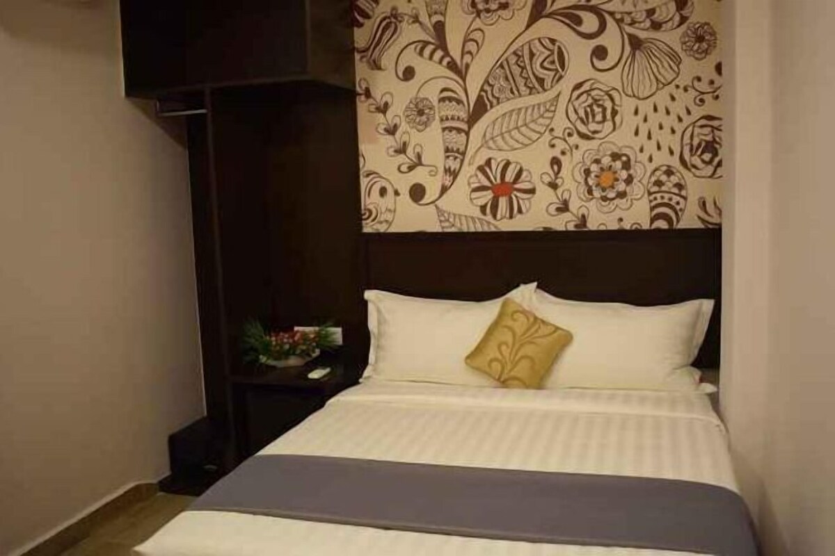 In-room safe, desk, blackout drapes, soundproofing