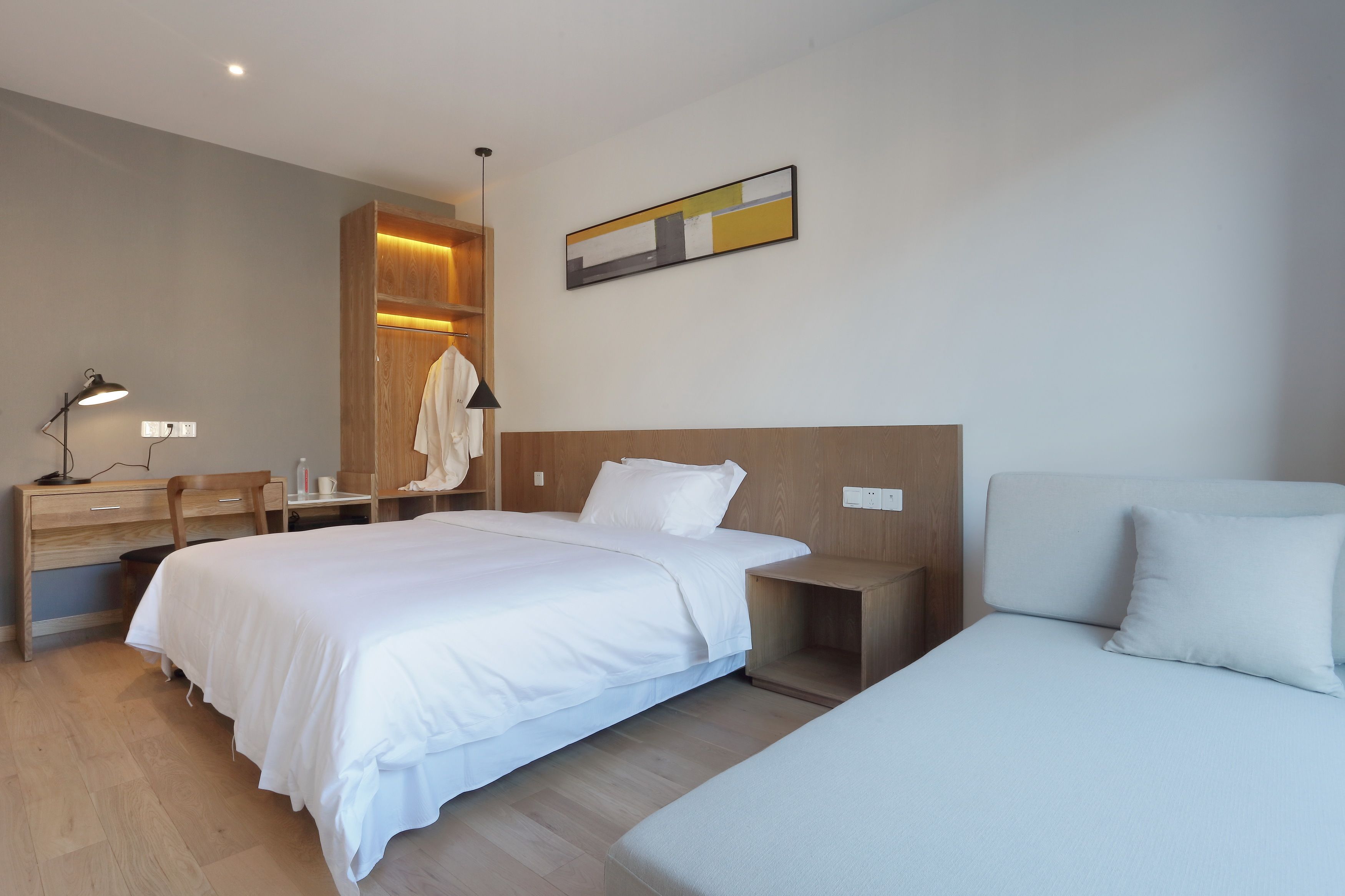 Elite Suite | Desk, blackout curtains, soundproofing, free WiFi