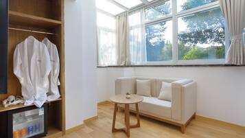 Bureau, rideaux occultants, chambres insonorisées, Wi-Fi gratuit