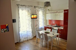 Fridge, oven, stovetop, coffee/tea maker - Holidays in Taormina's center! (Taormina)