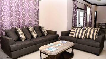 Rumah, 2 kamar tidur, pemandangan kebun | Area keluarga | TV layar datar