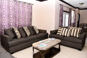 House, 2 Bedrooms, Garden View | Living area
