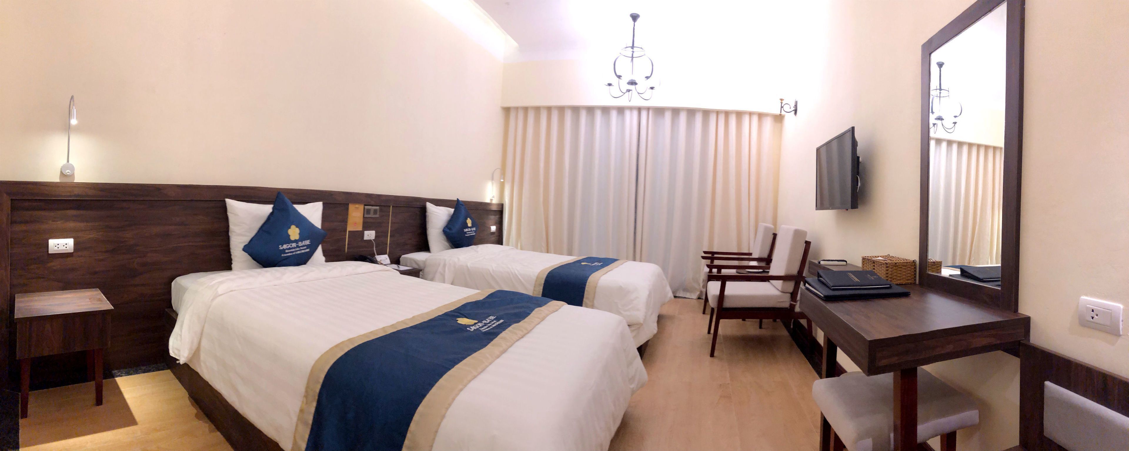 Minibar, escritorio, cortinas blackout y wifi gratis 