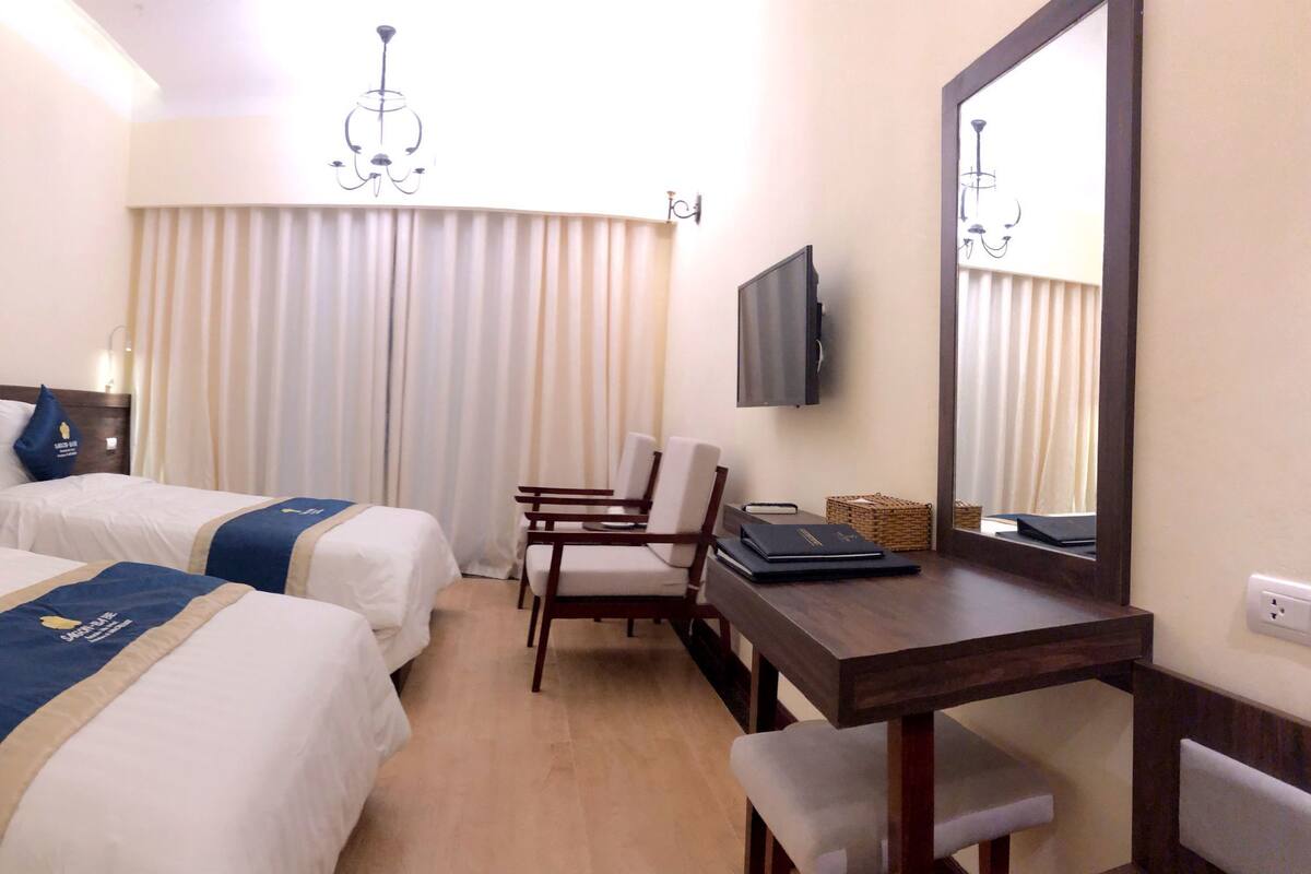 Minibar, bàn, màn/rèm cản sáng, truy cập Internet không dây miễn phí 
