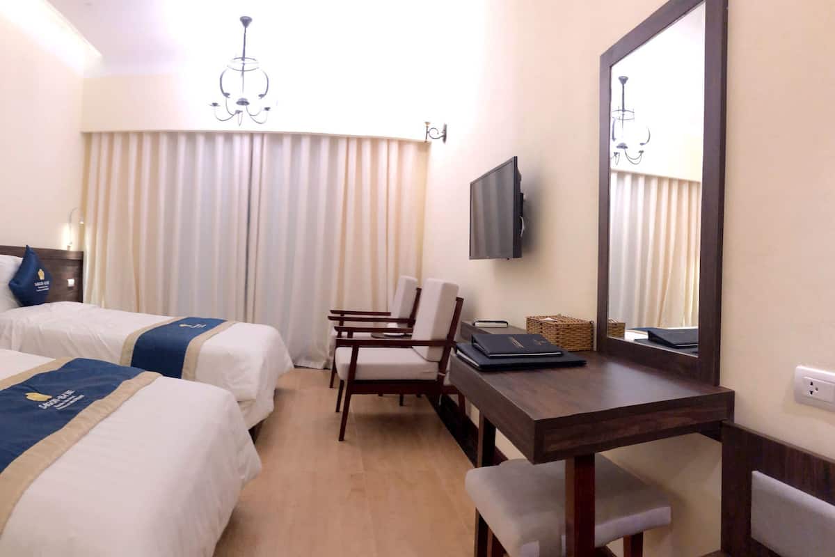 Minibar, escritorio, cortinas blackout y wifi gratis