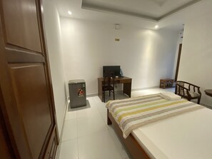 Standard Double Room Single Use | Minibar, individually decorated, individually furnished, desk - Hotel An Hoa 2 (Ho Chi Minh City)